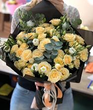 Букет цветов из:  Розы и Лизиантусы в Суркуле