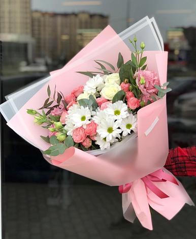 Букет цветов из: Розы, Лизиантусы и Хризантемы в Суркуле